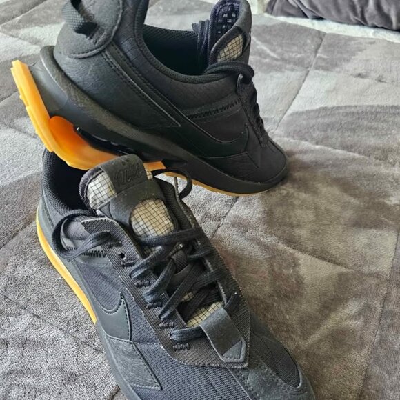 Nike Air MAX Size 10.5 Mens (runs tight) - Picture 4 of 5